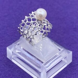 Ring, NWOT, solid 925 sterling silver, real pearl, sz 8 , cigar band…